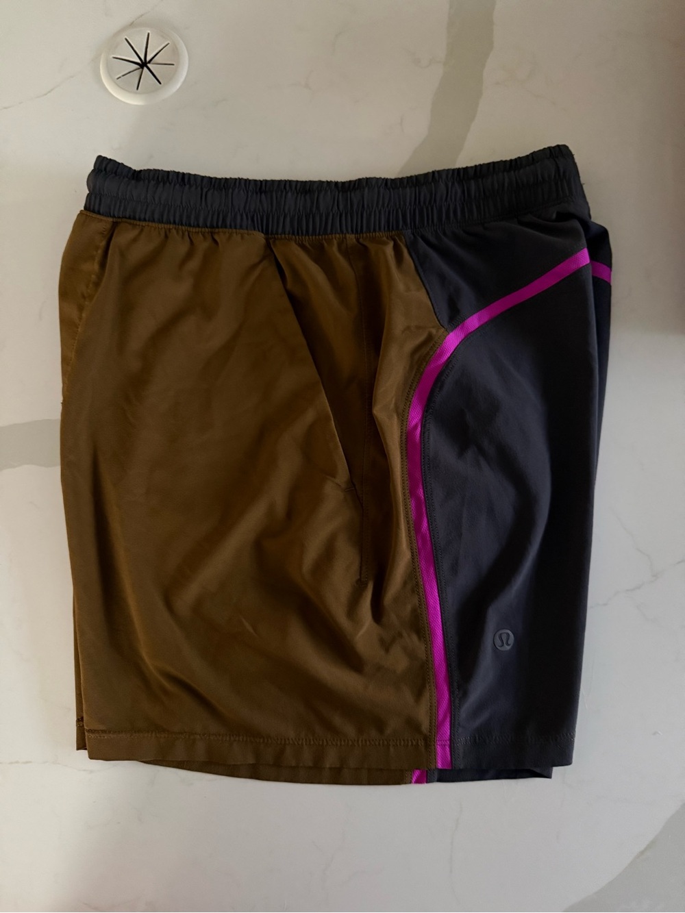 Men's Lululemon 5” Pace Breaker Linerless Shorts - small - rare color combo!